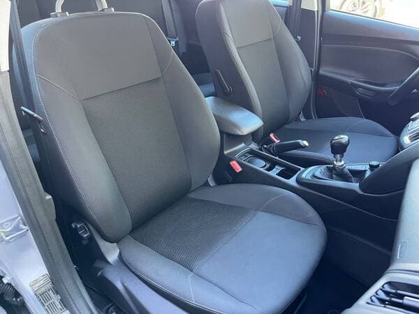2017 Ford Focus — Miniatură 6