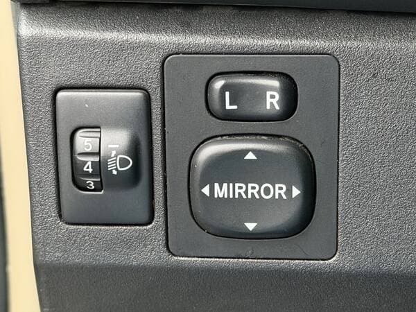 Toyota Yaris 2010 — Миниатюра 10