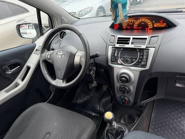 Toyota Yaris 2010 — Миниатюра 7