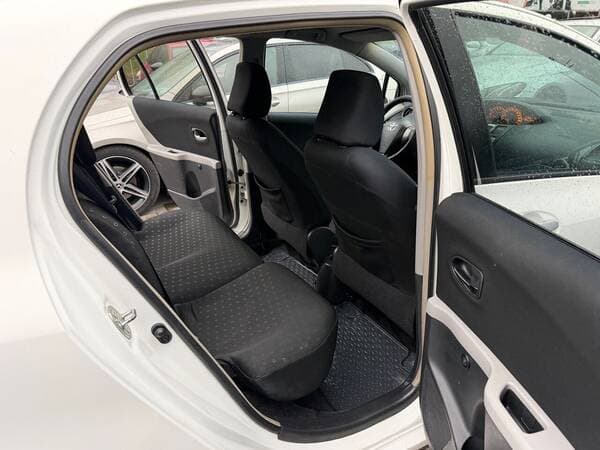 Toyota Yaris 2010 — Миниатюра 12
