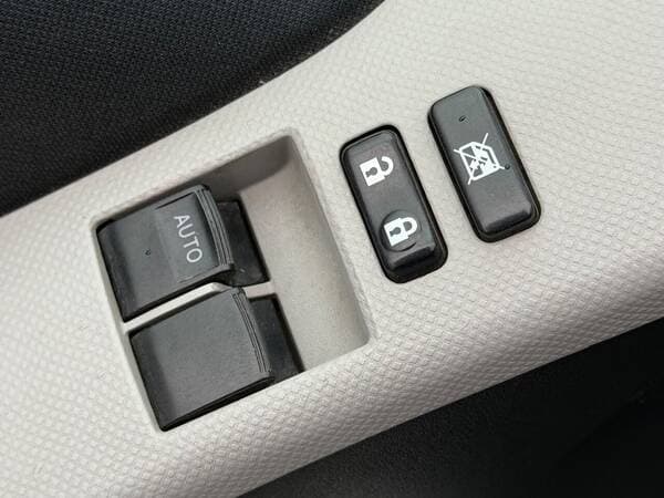 Toyota Yaris 2010 — Миниатюра 11