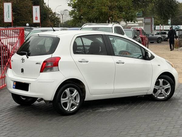 Toyota Yaris 2010 — Миниатюра 3