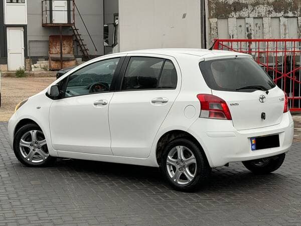 Toyota Yaris 2010 — Миниатюра 4