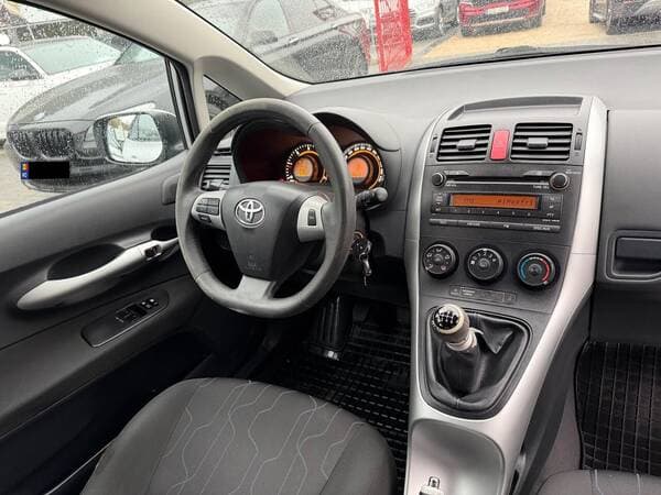 Toyota Auris 2010 — Миниатюра 5