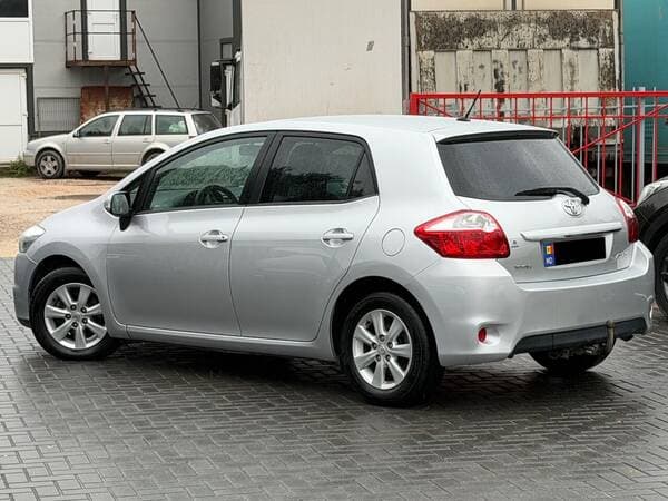 Toyota Auris 2010 — Миниатюра 3