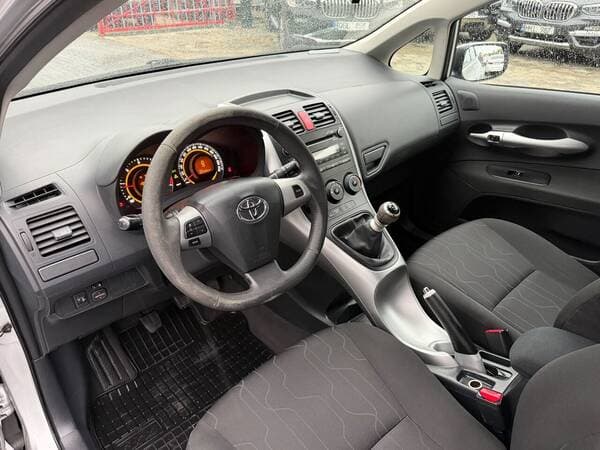 Toyota Auris 2010 — Миниатюра 6