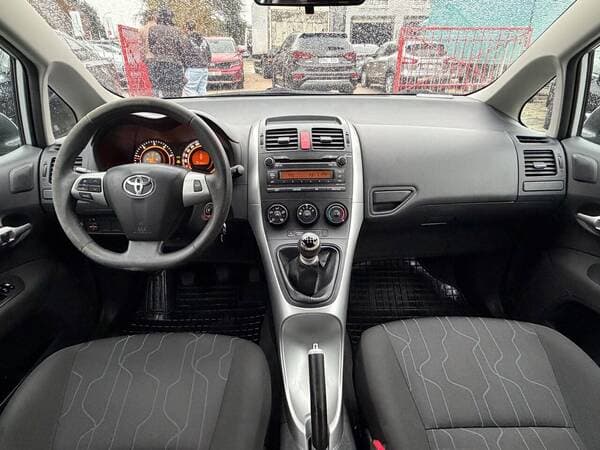 Toyota Auris 2010 — Миниатюра 7
