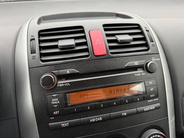 Toyota Auris 2010 — Миниатюра 9