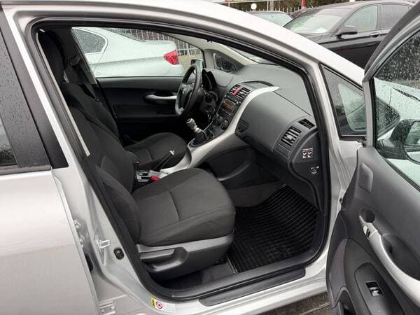 Toyota Auris 2010 — Миниатюра 13