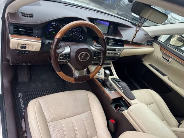 2017 Lexus ES 300h — Miniatură 8