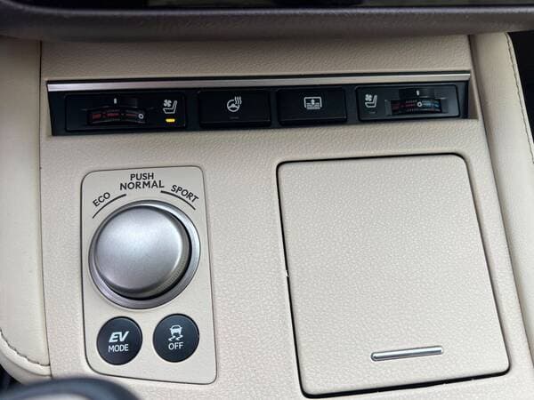 2017 Lexus ES 300h — Miniatură 15