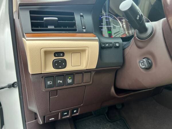 2017 Lexus ES 300h — Miniatură 17