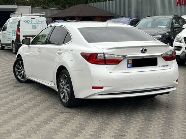 2017 Lexus ES 300h — Miniatură 4