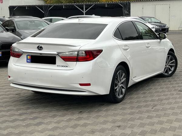 2017 Lexus ES 300h — Miniatură 3