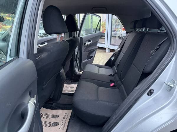 2011 Toyota Auris — Miniatură 17