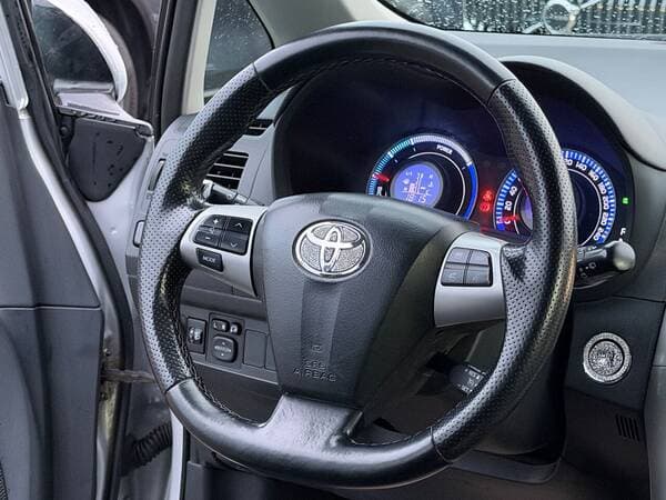 2011 Toyota Auris — Miniatură 9