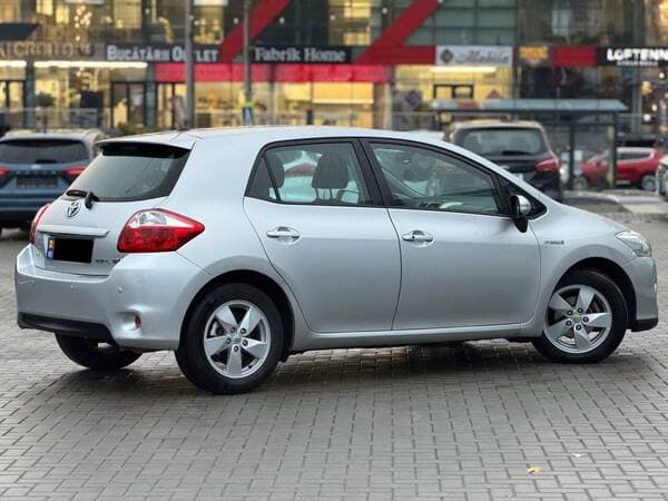 2011 Toyota Auris — Miniatură 3