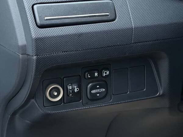 2011 Toyota Auris — Miniatură 14