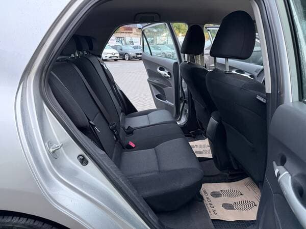 2011 Toyota Auris — Miniatură 16
