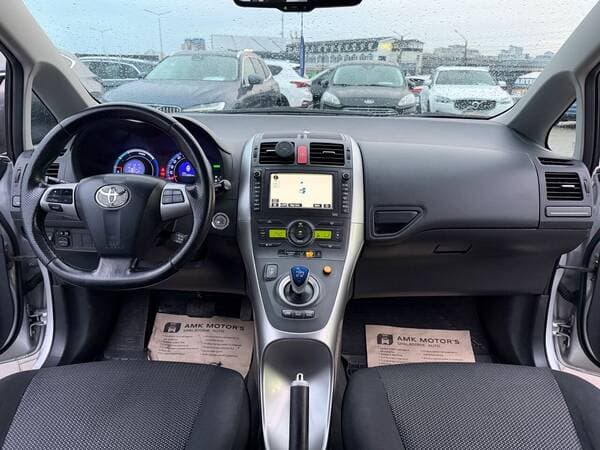 2011 Toyota Auris — Miniatură 8