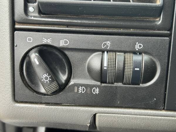 1999 Volkswagen Transporter — Miniatură 12