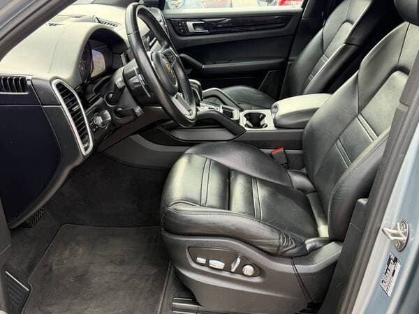 2020 Porsche Cayenne — Miniatură 8