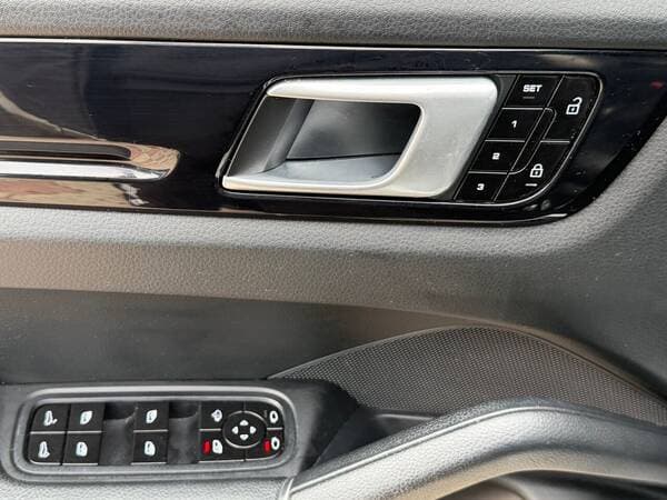 2020 Porsche Cayenne — Miniatură 16
