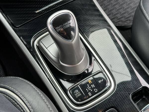 2019 Mitsubishi Outlander — Miniatură 14