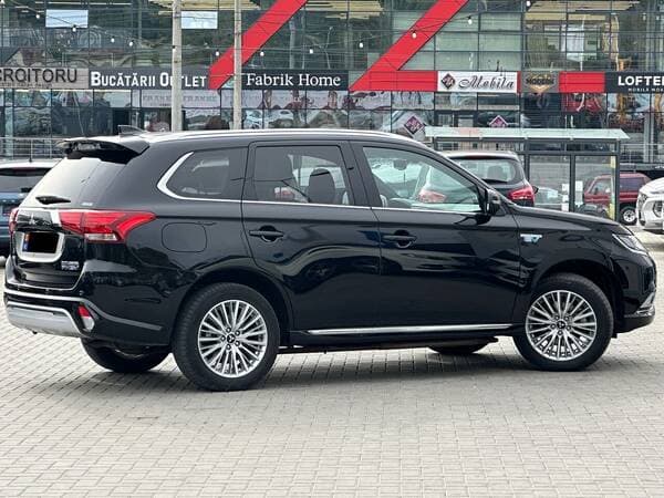 2019 Mitsubishi Outlander — Miniatură 3