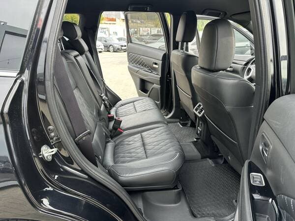 2019 Mitsubishi Outlander — Miniatură 19