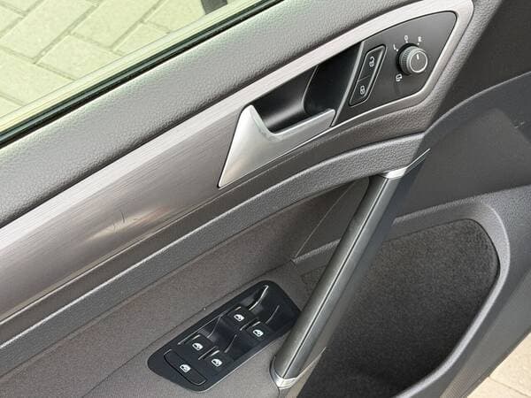 2019 Volkswagen Golf — Miniatură 17