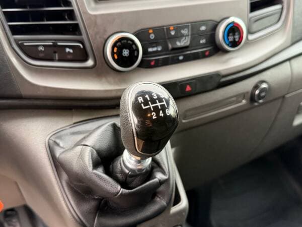2018 Ford Transit — Miniatură 11