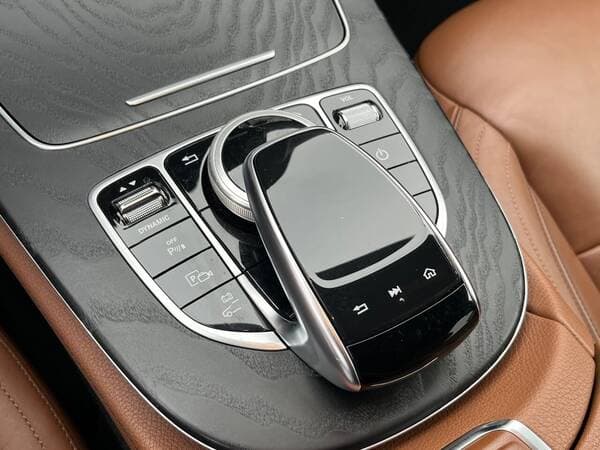 2019 Mercedes E 300 — Miniatură 13