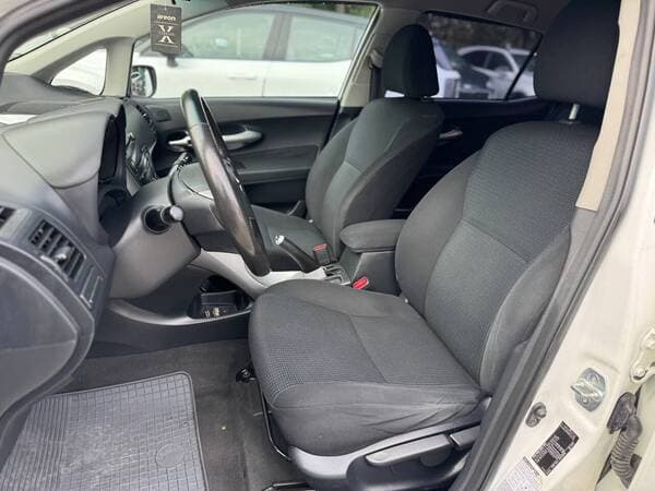 Toyota Auris 2011 — Миниатюра 5