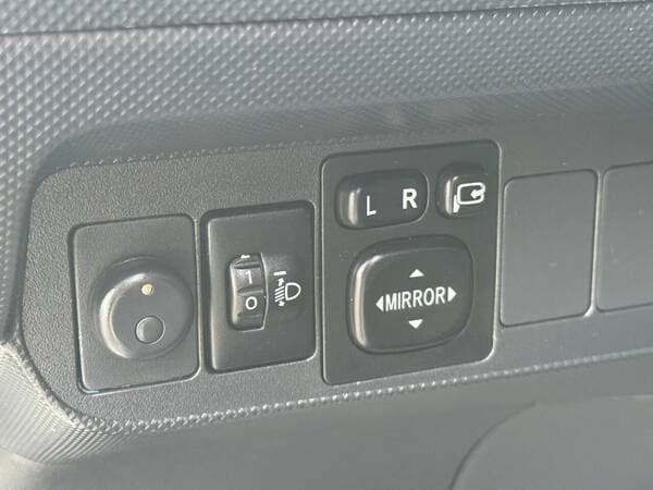 Toyota Auris 2011 — Миниатюра 13