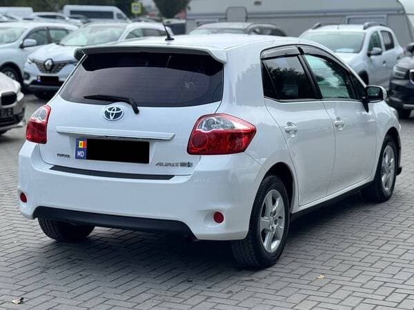 Toyota Auris 2011 — Миниатюра 3