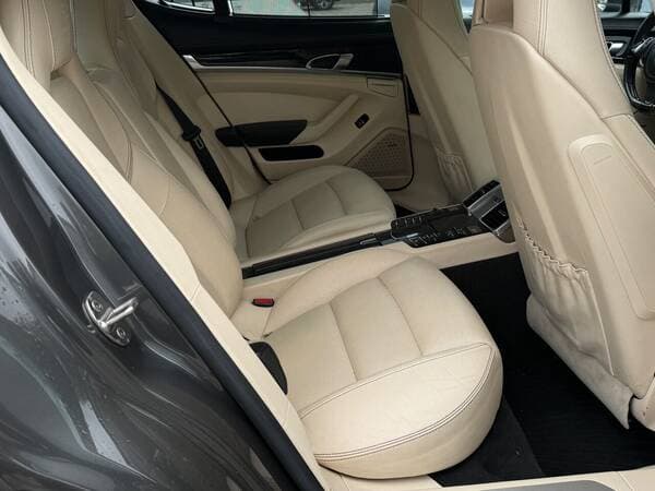 2015 Porsche Panamera — Miniatură 18