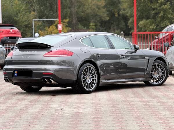 2015 Porsche Panamera — Miniatură 3