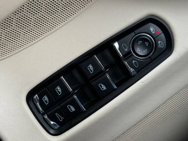 2015 Porsche Panamera — Miniatură 14