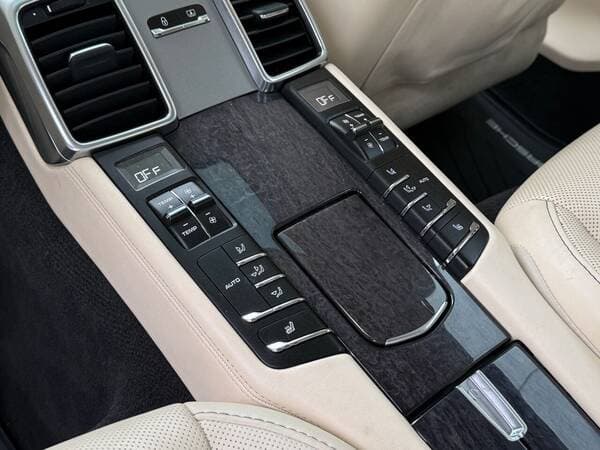 2015 Porsche Panamera — Miniatură 19
