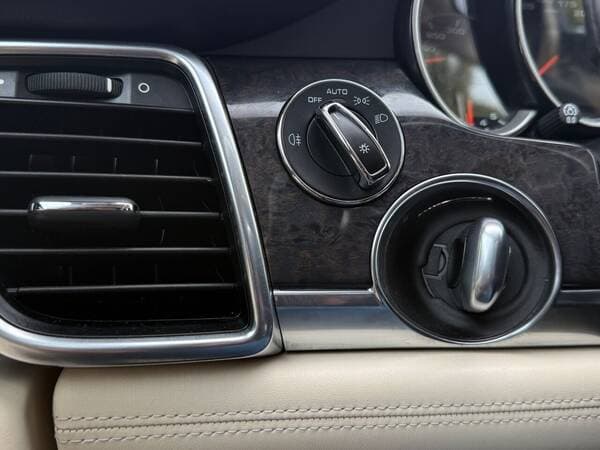 2015 Porsche Panamera — Miniatură 16