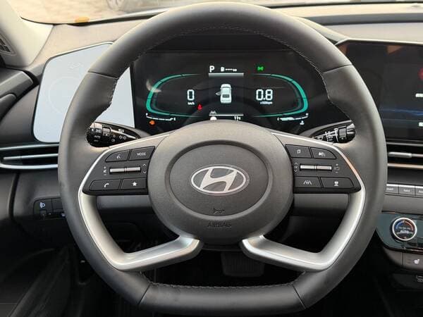 2026 Hyundai Elantra — Miniatură 8