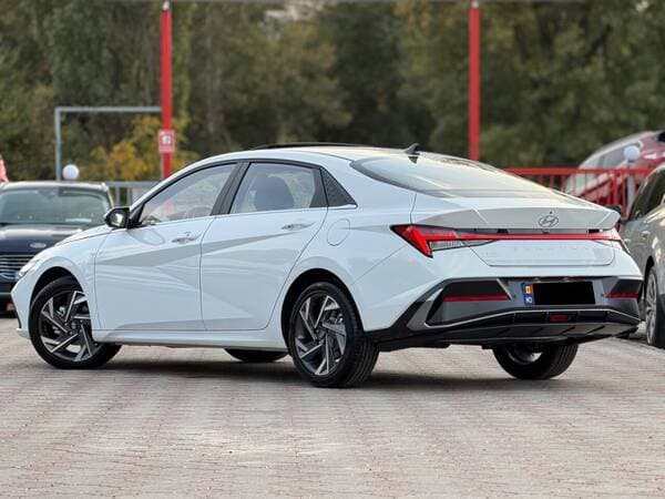 2026 Hyundai Elantra — Miniatură 3