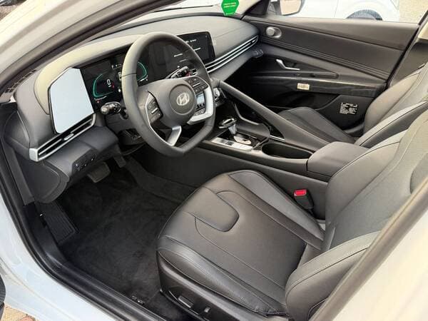 2026 Hyundai Elantra — Miniatură 10