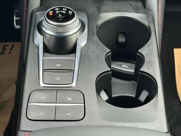 2021 Ford Kuga — Miniatură 14