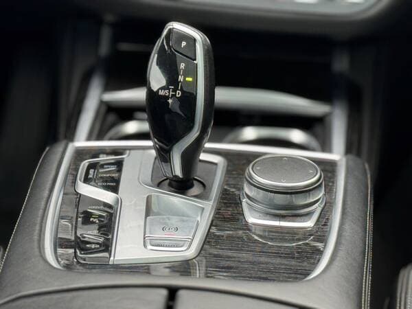 2016 BMW 740e — Miniatură 16
