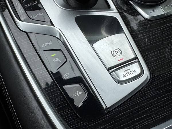 2016 BMW 740e — Miniatură 17