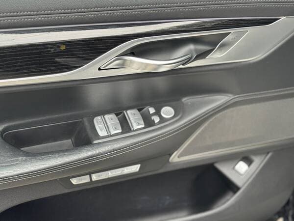 2016 BMW 740e — Miniatură 18