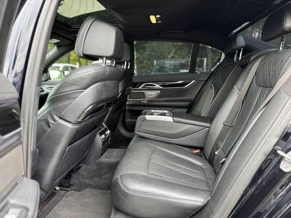 2016 BMW 740e — Miniatură 23