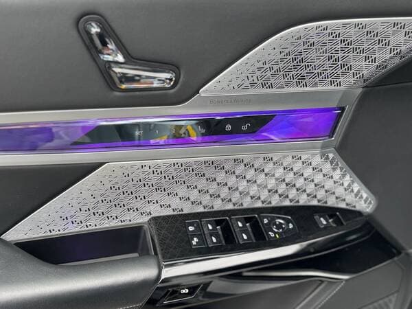 2023 BMW i7 XDrive60 — Miniatură 16